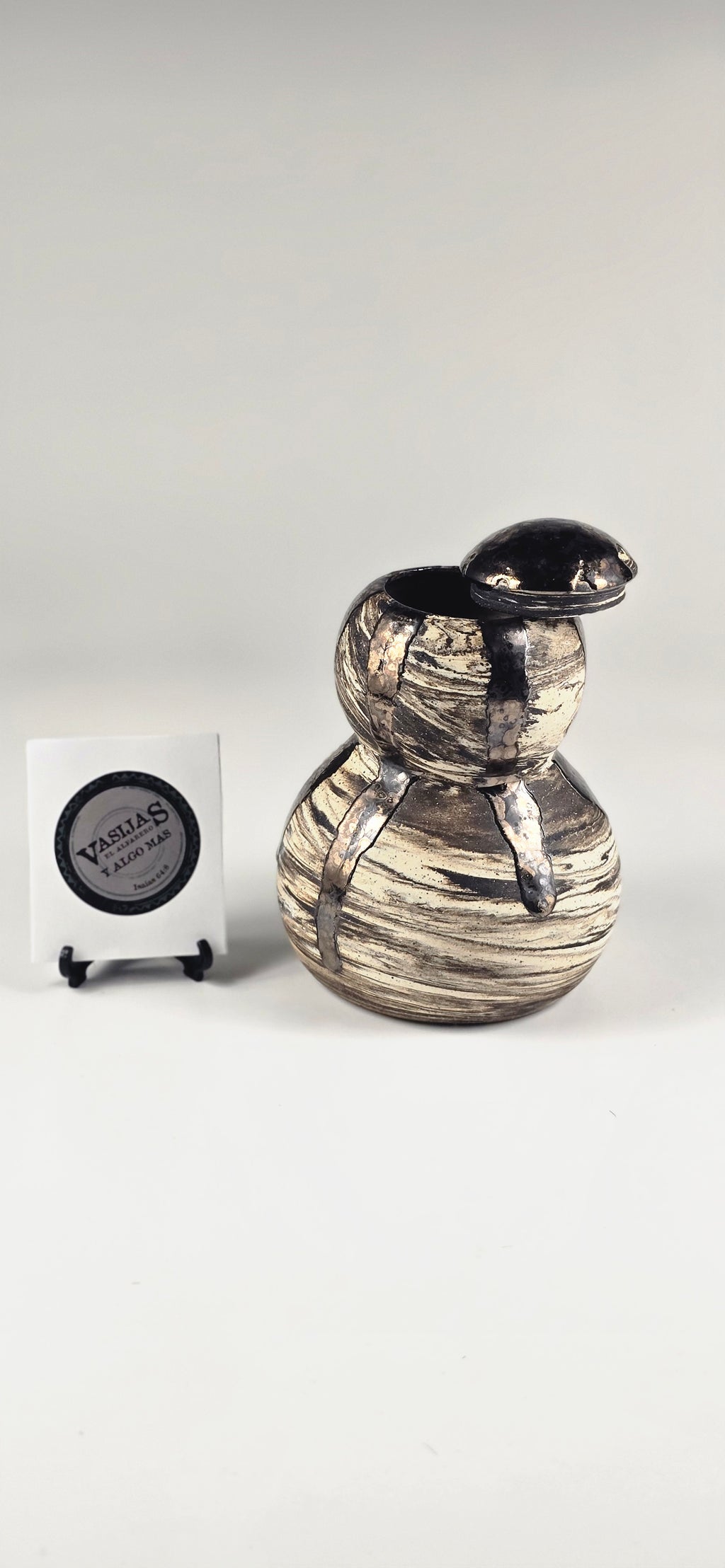 Lidded Jar” Marmoleada