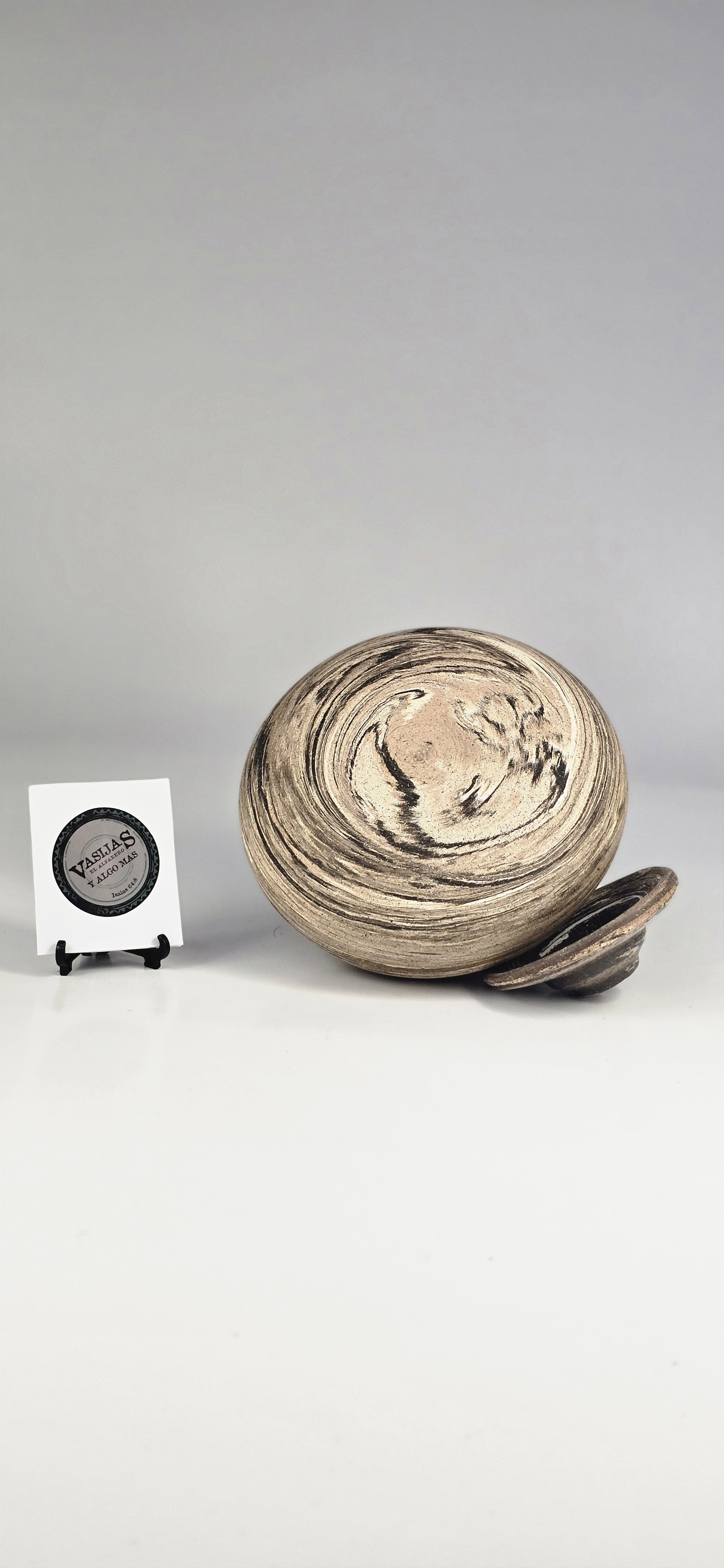 “Lidded Jar” Marmoleada