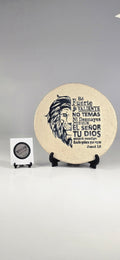 Plato de Barro Artesanal “Sé fuerte y valiente, no temas / Josué 1:9